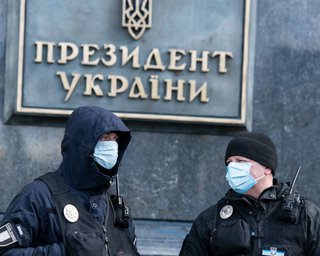 Коронавирус и диктатура. Зачем президент и правительство хотят вводить чрезвычайное положение
