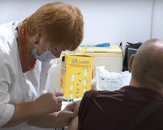 Медики попадут в список работников, подлежащих обязательной вакцинации, — Ляшко