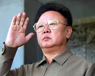 В КНДР открыли самый большой памятник Ким Чен Иру