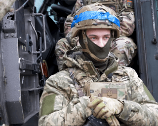 Злякався й бився головою об стовп: бійці ЗСУ розкрили деталі взяття в полон солдата КНДР (відео)