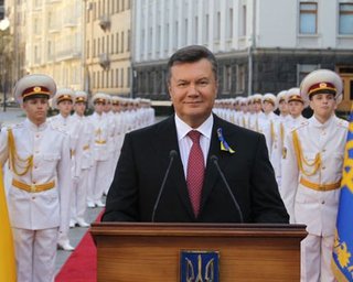 Янукович перепечатал в своей книге студенческий реферат, - СМИ