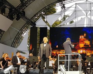 Концерт Андреа Бочеллі в Києві почався під скандування "Ганьба!" (фото, відео)