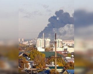 В оккупированном Крыму горят две нефтебазы после атаки дронов (видео)