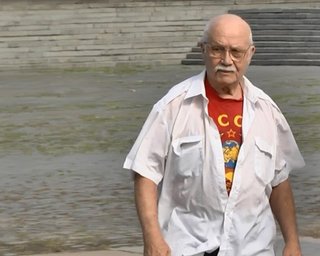 Во Львове задержали 80-летнего пенсионера за футболку с надписью "СССР"
