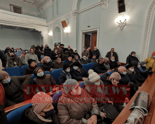 Протестувальники в Житомирі прорвалися до міської ради — вимагають зниження тарифів (відео)