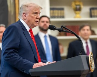 "Путин сдержал свое слово": Трамп отреагировал на нарушение РФ энергетического перемирия (видео)