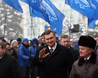 Янукович пообещал "честный и чистый" европейский путь для Украины