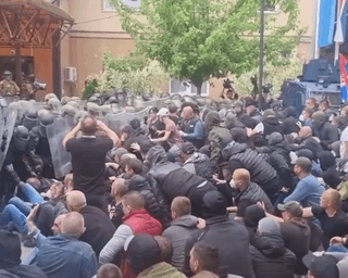 Протесты в Косово: вмешались миротворцы НАТО, а СМИ сообщают о пострадавших (фото, видео)
