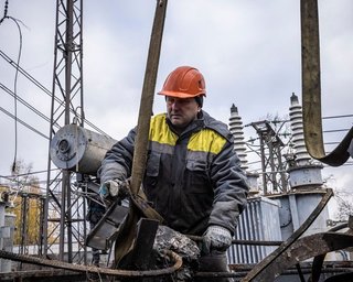 Зеленський попередив про проблеми з електрикою через удари ЗС РФ