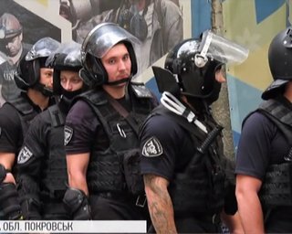 В Покровске полиция взяла под охрану ОИК