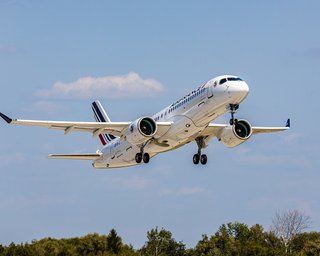 Рейс Flydubai за полминуты потерял более 4 км высоты: пассажиры рассказали о крови в кабине