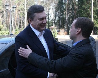 За дешевый газ Янукович доплатит Москве газохранилищами