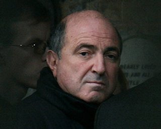 СМИ: Похороны Березовского перенесены 