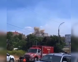 Обстріл Херсона під час евакуації: ЗС РФ вдарили по житловому будинку (відео)