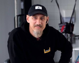 "Одразу зрозумів, що летить": поранений боєць ЗСУ повз через поле, тікаючи від дронів (фото)