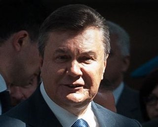 Янукович поручил Пшонке дать оценку действиям болельщиков во Львове 6 сентября