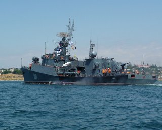У Севастополі згорів корабель "Альбатрос-М", яких у ЧФ РФ всього чотири: вистежував дрони (відео)