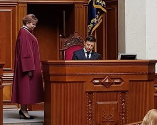 Новый президент призвал украинцев разделить с ним ответственность за будущее страны