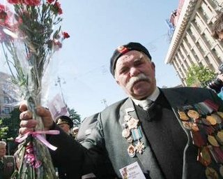 В центре Киева рекламу заменят поздравлениями ветеранов