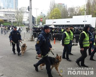 Допуск в фан-зону на "Олимпийском" будет перекрыт за 10 минут до начала дебатов, – полиция