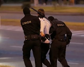 В Минске происходят "предупредительные" задержания прохожих