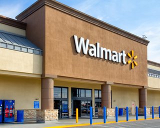Компания Walmart прекратила продажу футболок с надписью "All Lives Matter"