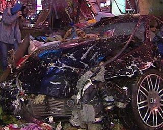ДТП в Москве: спорткар протаранил торговые павильоны. Жертв нет