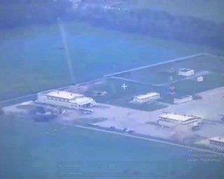 Цілили по позиціях РДК в Грайвороні, а рознесли поле: в мережі показали роботу російських Су-34