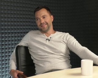 Мобілізація в Росії та "референдуми" — це величезний подарунок Україні, — Арестович