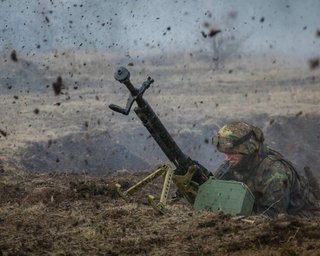 Сутки на Донбассе: 13 обстрелов, один военный ранен