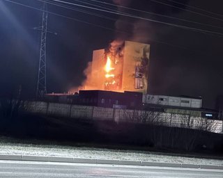 Дроны атакуют Саранскую область: пылает завод, изготавливающий кабели для управления боевыми БпЛА (видео)