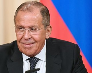 Лавров говорит, что украинские корабли могут проходить через Керченский пролив, но с условием