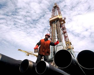 Нефть подешевела до уровня 2008 года