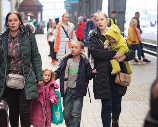 "Надевайте детям наушники": Британия отказывает украинским беженцам в убежище