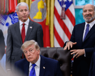 "Навіть сходи не зміг знайти": Трамп розповів, за що його розкритикувала Меланія (відео)