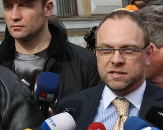 Власенко: Тимошенко голодает седьмые сутки, а ее соседку по камере держат в карцере