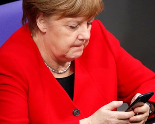 Зеленский и Меркель по телефону обсудили нормандский формат