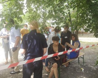 Не смогли найти отца: из разрушенного дома на Позняках вышли сын с матерью