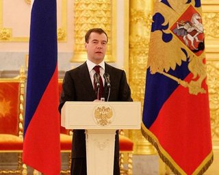 Медведев готов работать с любым президентом, кроме Ющенко