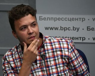 "Ко мне никто не приезжал", - Протасевич опроверг допрос так называемой "ЛНР"