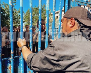Стивена Сигала заметили в СИЗО Еленовки, где погибли военнопленные ВСУ (фото)