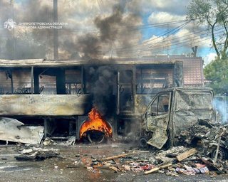 Российский дрон попал в автобус в Днепре: в городе фиксируют пожары, есть жертвы (фото)