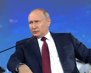 ЗС РФ рухаються до завершення "СВО" і вибивають ЗСУ з Курської області, — Путін (відео)