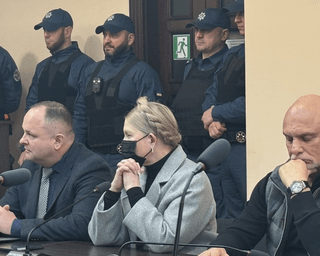 "Почуваюся дуже погано": Тимошенко прийшла до суду в масці та заявила про високу температуру