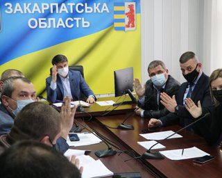 Карантин в Украине: Закарпатье переводят в "красную" зону, а Киев достиг "оранжевого" уровня