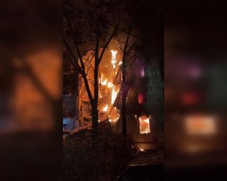 РФ масовано атакувала Харків: склався під'їзд багатоповерхівки, під завалами можуть бути люди (відео)