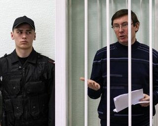 Луценко: Янукович стал президентом, потому что Ющенко надавил на наблюдателей