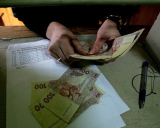 Зарплаты в Украине растут: кому и где платят больше 20 тысяч гривен в месяц