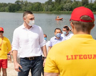 На 12 пляжах Киева теперь официально разрешено купаться