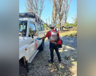 Водія Червоного Хреста мобілізували під час евакуації людей з Херсона (відео)